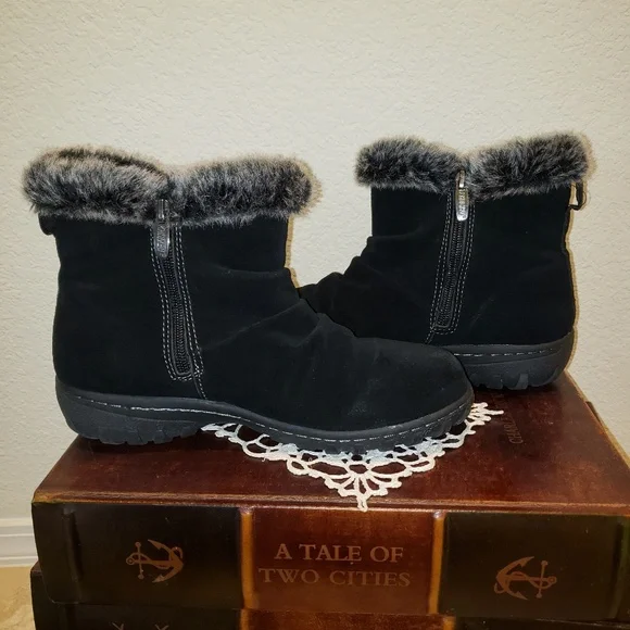 Adorable Ankle Booties! - Picture 3 of 7